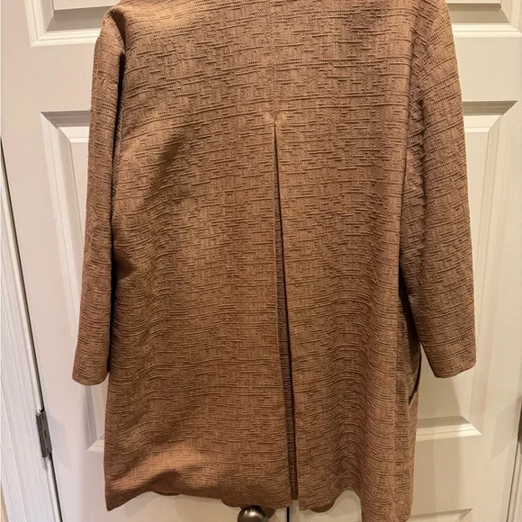 Chico's khaki tan jacket with 4 hidden buttons and pleat back, lined/lightweight - Picture 2 of 6